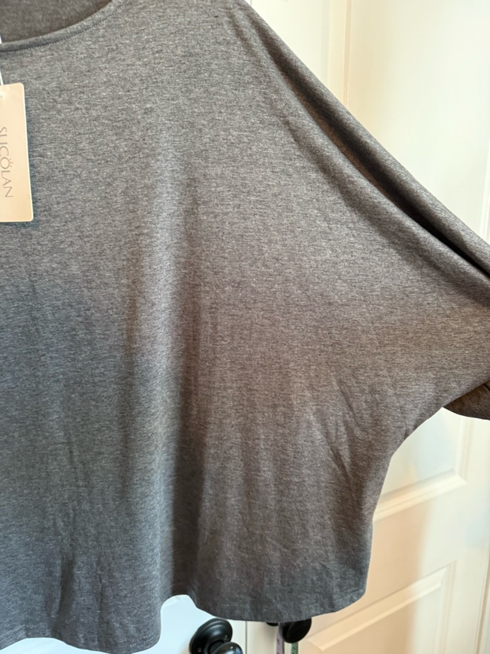 Gray Long-Sleeve Smocked Cuff Women's Top - Picture 5 of 7